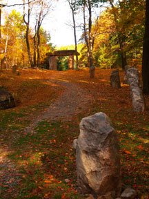Thors Gate standing stone in the fall